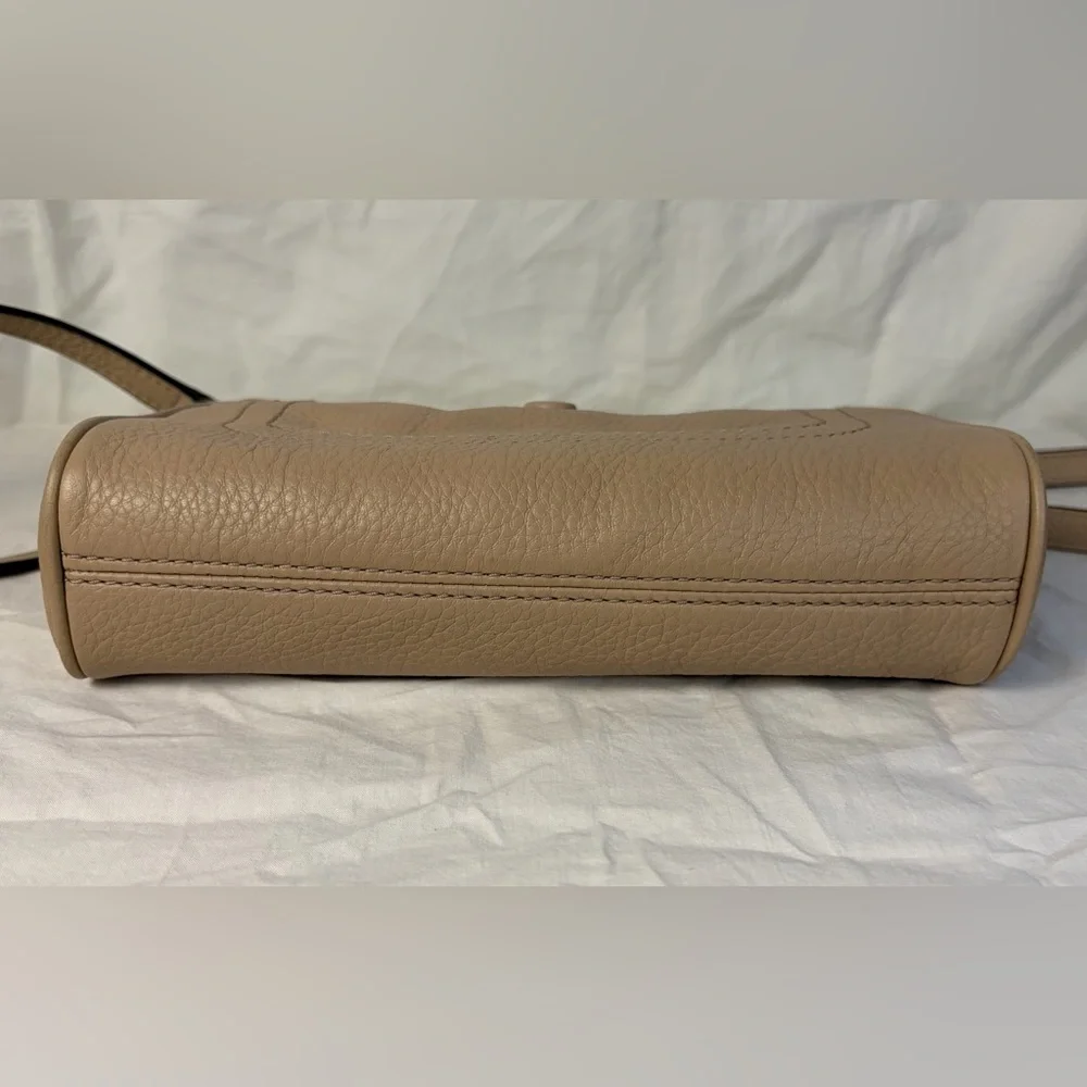 👜 Marc Jacobs Empire City Leather Crossbody – Sandstone | NWT